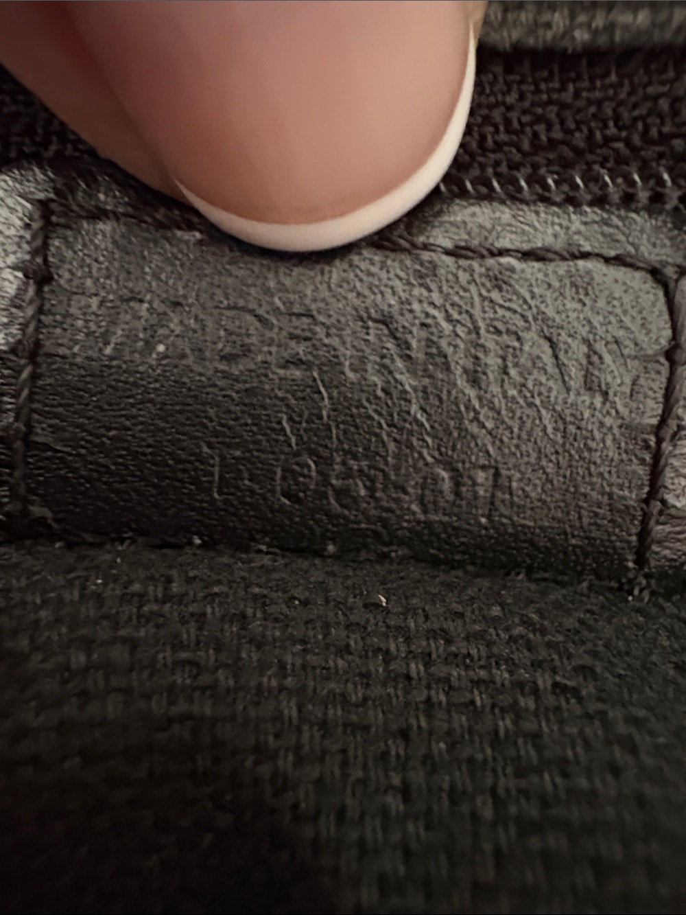 Burberry Beige Check Shoulder Bag with Black Straps
Not sure if it is authentic. - Picture 10 of 10